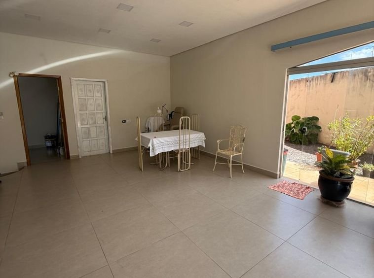 Sala comercial com apartamento para venda!!