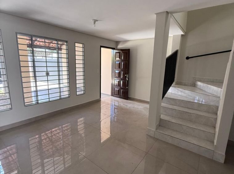 Sobrado próximo ao Parana Família
