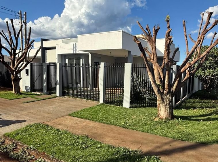 CASA NO JARDIM ARAUCÁRIA!