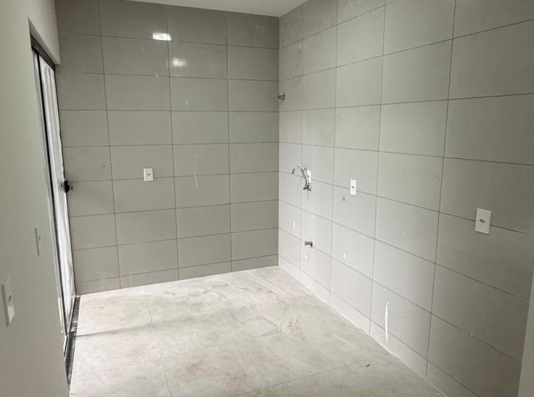 CASA NOVA A VENDA PRÓXIMO AO CAMPUS!