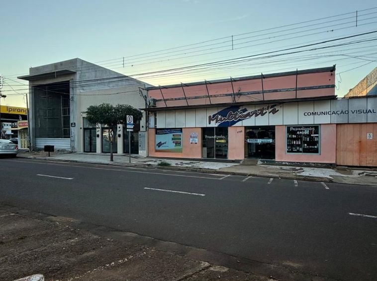 Excelente terreno com sala comercial no centro