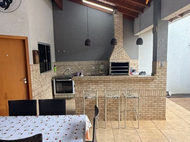 CASA DE ALTO PADRÃO NO JARDIM ALBUQUERQUE