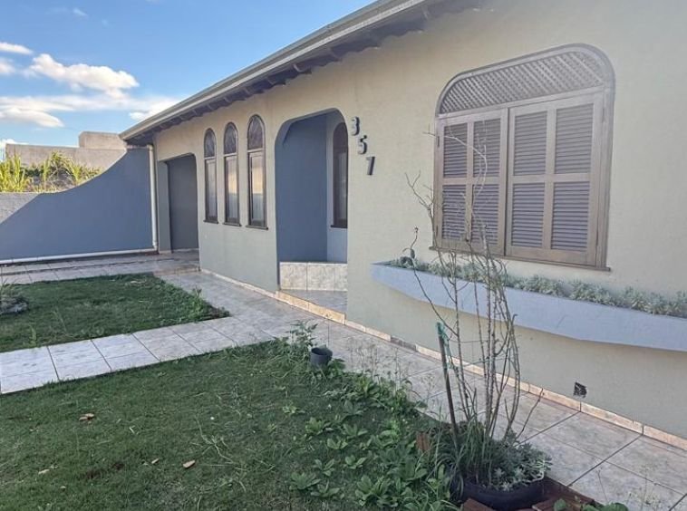 CASA NO JARDIM ARAUCÁRIA