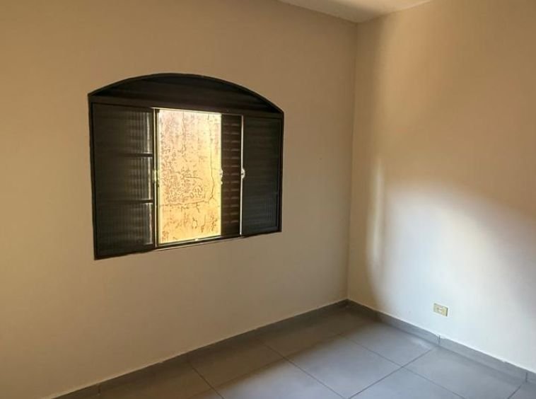 CASA NO JARDIM ARAUCÁRIA