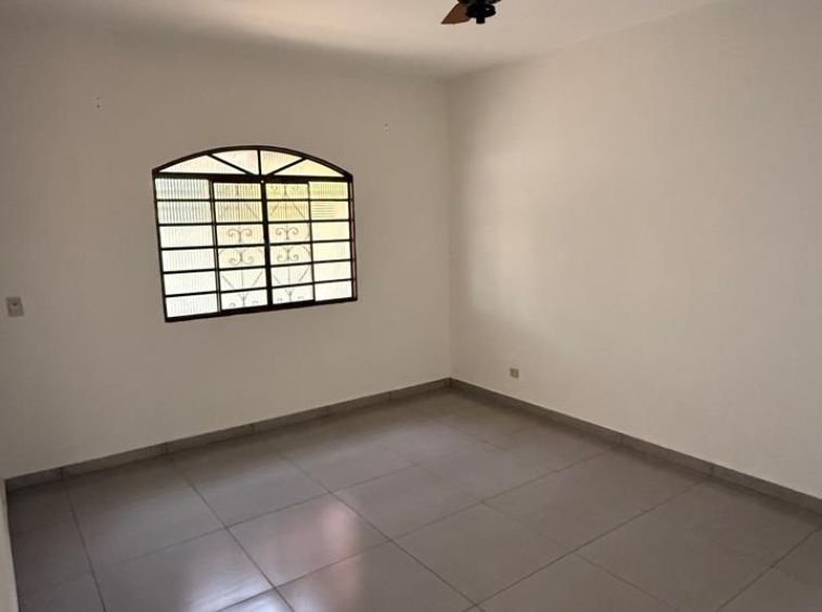CASA NO JARDIM ARAUCÁRIA