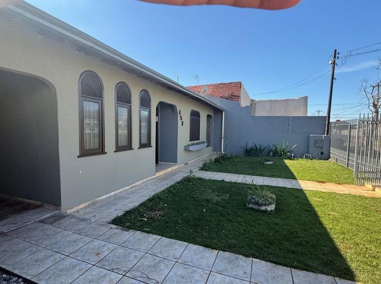 CASA NO JARDIM ARAUCÁRIA