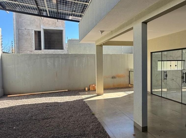 CASA COM ENERGIA SOLAR NO JD IPANEMA!