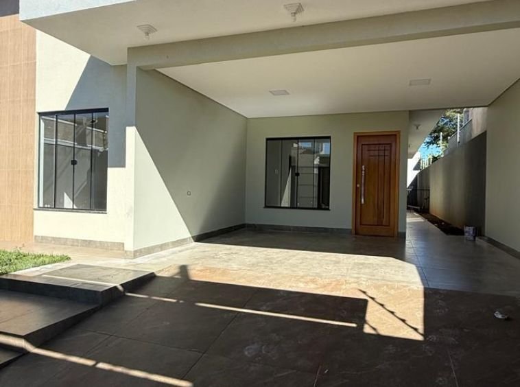 CASA COM ENERGIA SOLAR NO JD IPANEMA!