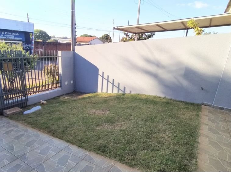 Casa com piscina no Lar Paraná!
