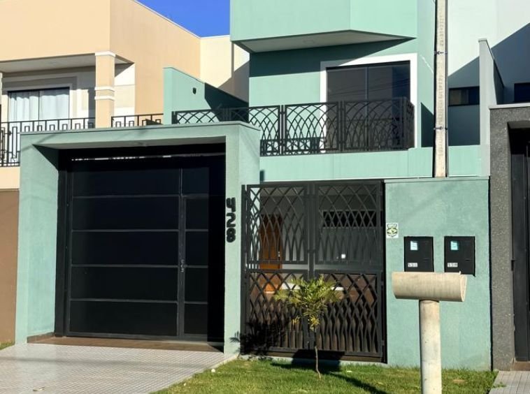 SOBRADO DE ALTO PADRÃO COM PISCINA E BEACH TENNIS