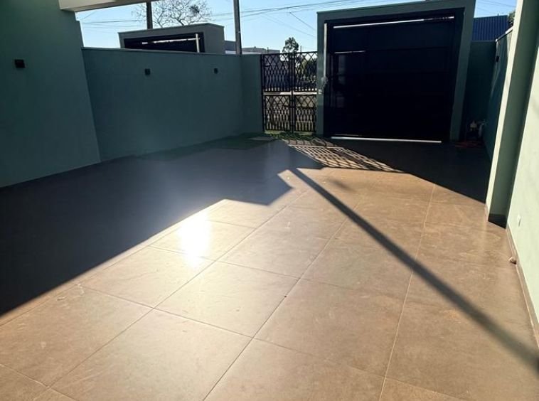 SOBRADO DE ALTO PADRÃO COM PISCINA E BEACH TENNIS