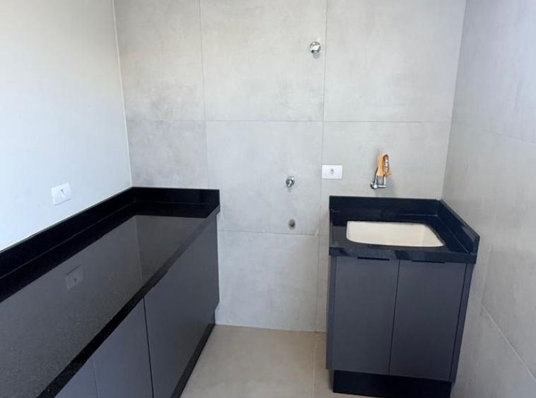 SOBRADO DE ALTO PADRÃO COM PISCINA E BEACH TENNIS