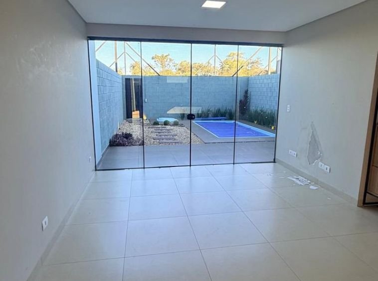 SOBRADO DE ALTO PADRÃO COM PISCINA E BEACH TENNIS