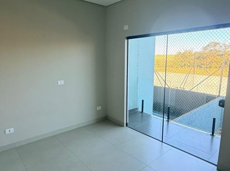 SOBRADO DE ALTO PADRÃO COM PISCINA E BEACH TENNIS