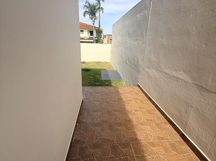 Sobrado próximo ao country!