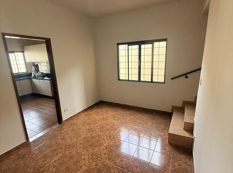 Sobrado próximo ao country!
