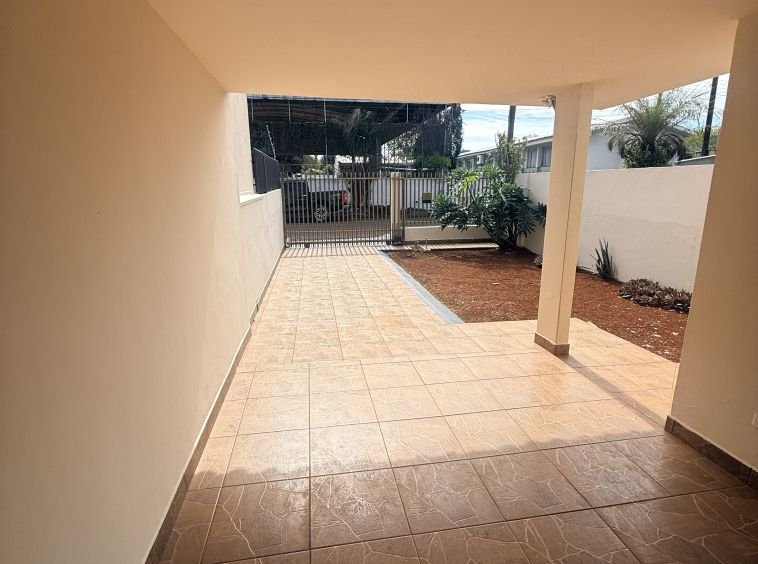 Sobrado próximo ao country!