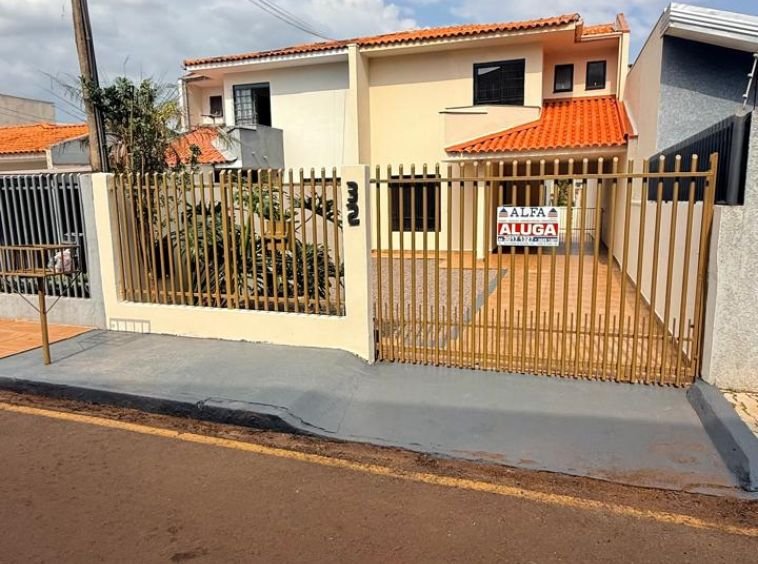 Sobrado próximo ao country!