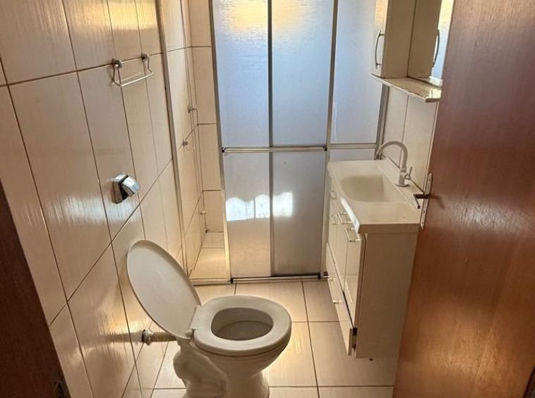 CASA DE MADEIRA DE FUNDOS!