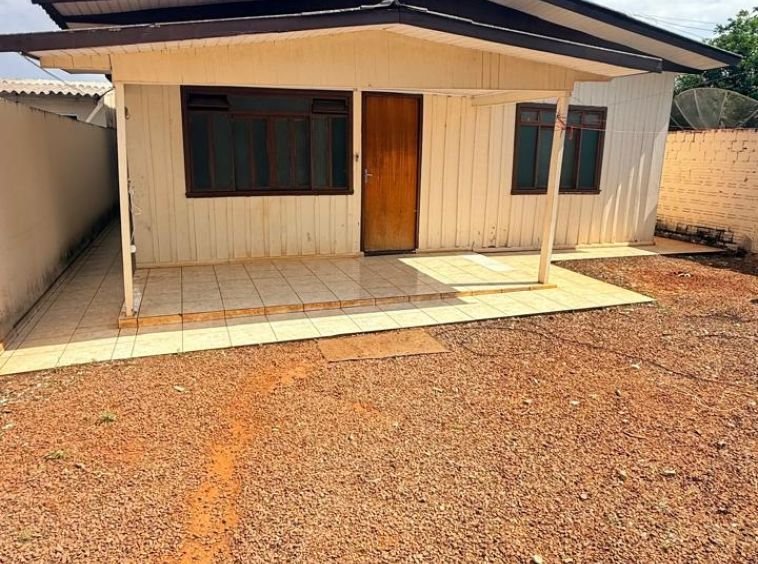 CASA DE MADEIRA DE FUNDOS!