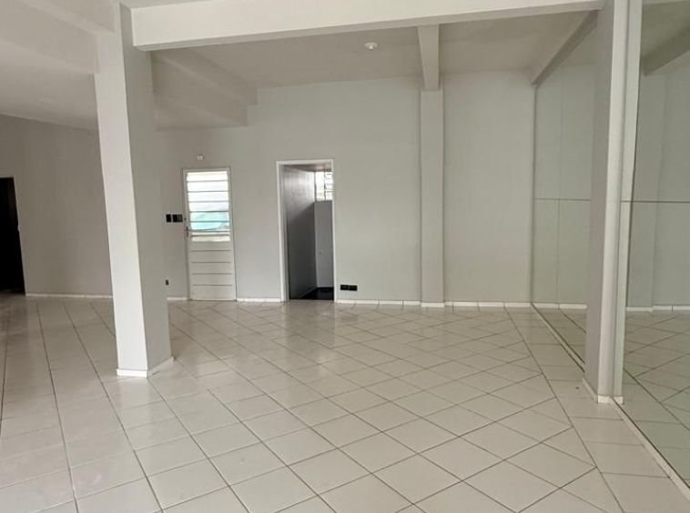 SALA COMERCIAL PRÓXIMO AO INTEGRADO